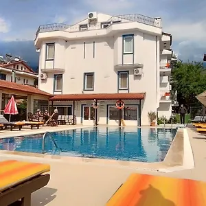 3* Apartahotel California